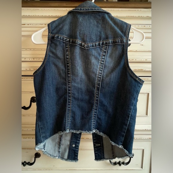 Maurice’s dark wash jean jacket vest in size small - Picture 2 of 4